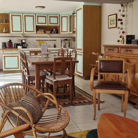 بيت للعطل Maison De Famille Pour 6 Personnes *