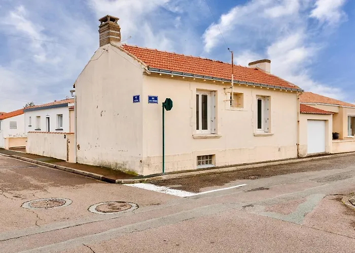 Maison De Famille Pour 6 Personnes 莱萨布勒-多洛讷