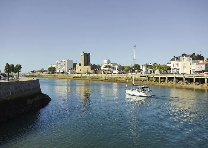 度假居 Maison De Famille Pour 6 Personnes 莱萨布勒-多洛讷